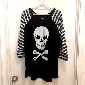 🚨CLEARANCE!🚨Torrid x Betsey Johnson Skull & Crossbones Top • Size 3